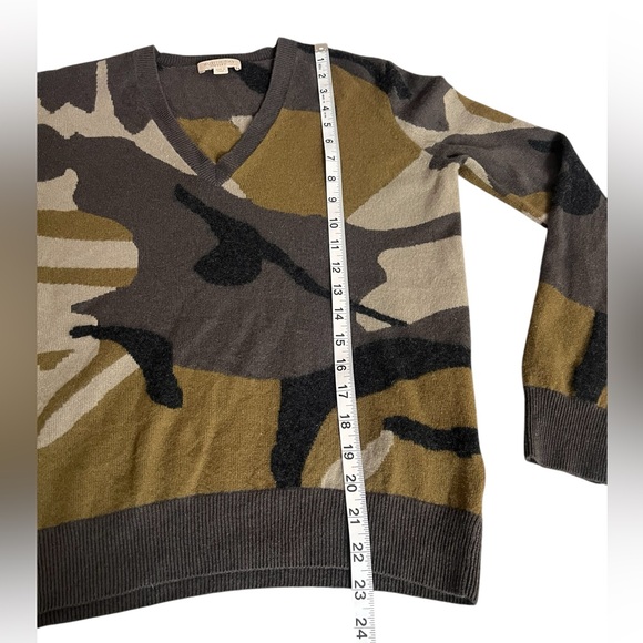 {Burberry 100% Cashmere Camouflage V-Neck Sweater Small Luxury Green Black} - Picture 15 of 16